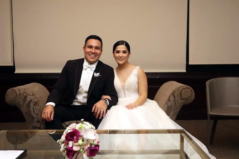 Cesar Álvarez Castro y Ana Karen Acosta Carvajal