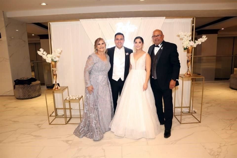 Martha Carbajal de Aparicio, LOS NOVIOS y Sergio Aparicio Lemus