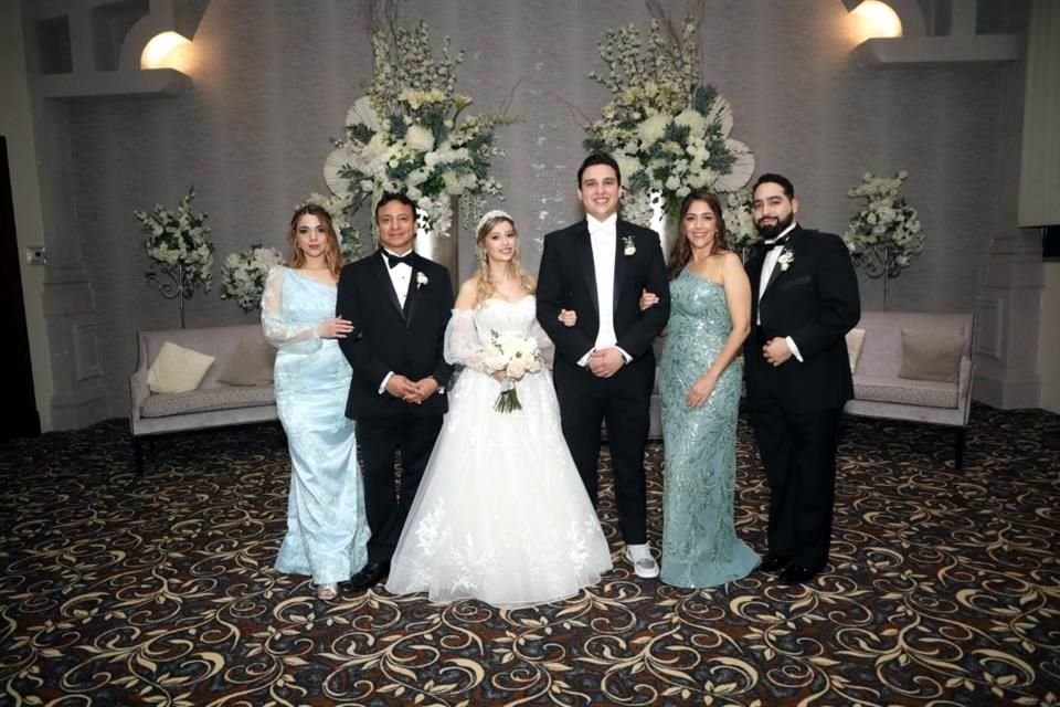 FAMILIA DEL NOVIO Mónika Saldívar, Raúl Saldívar, LOS NOVIOS, Mónika Jáuregui de Saldívar Y Jesús Medina