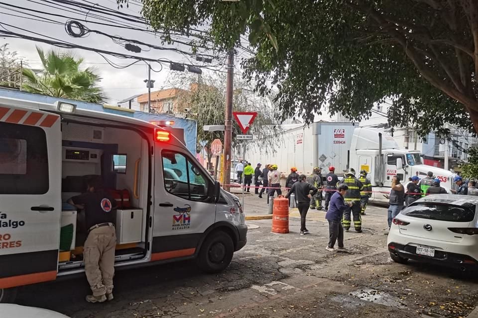 El conductor de la moto fue rescatado por los testigos y diagnosticado con heridas leves por los paramédicos.  