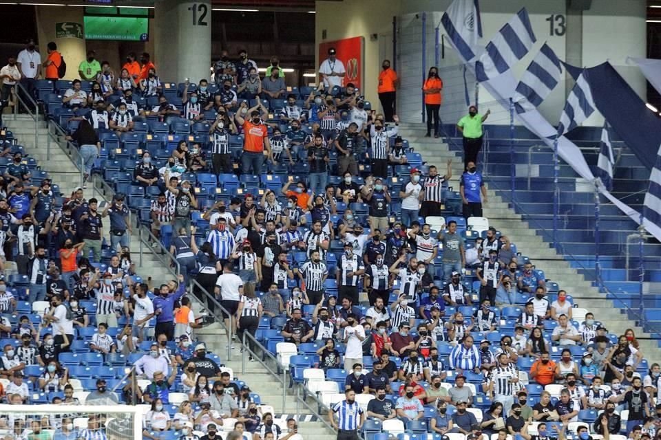 La afición de Rayados sigue molesta con los abonos.