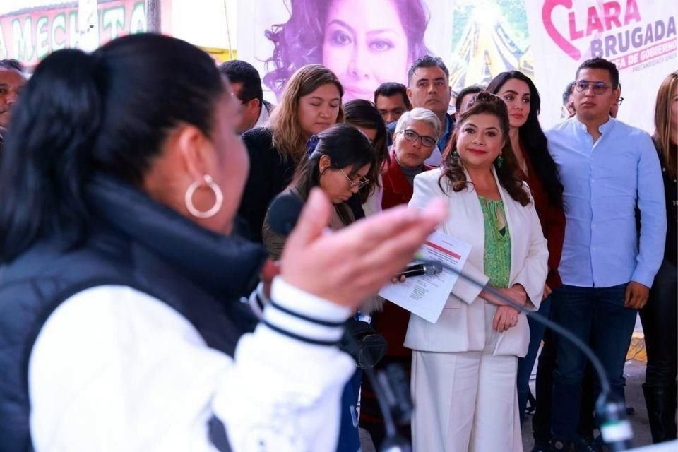 Durante el evento propuso renovar las líneas del STC Metro.