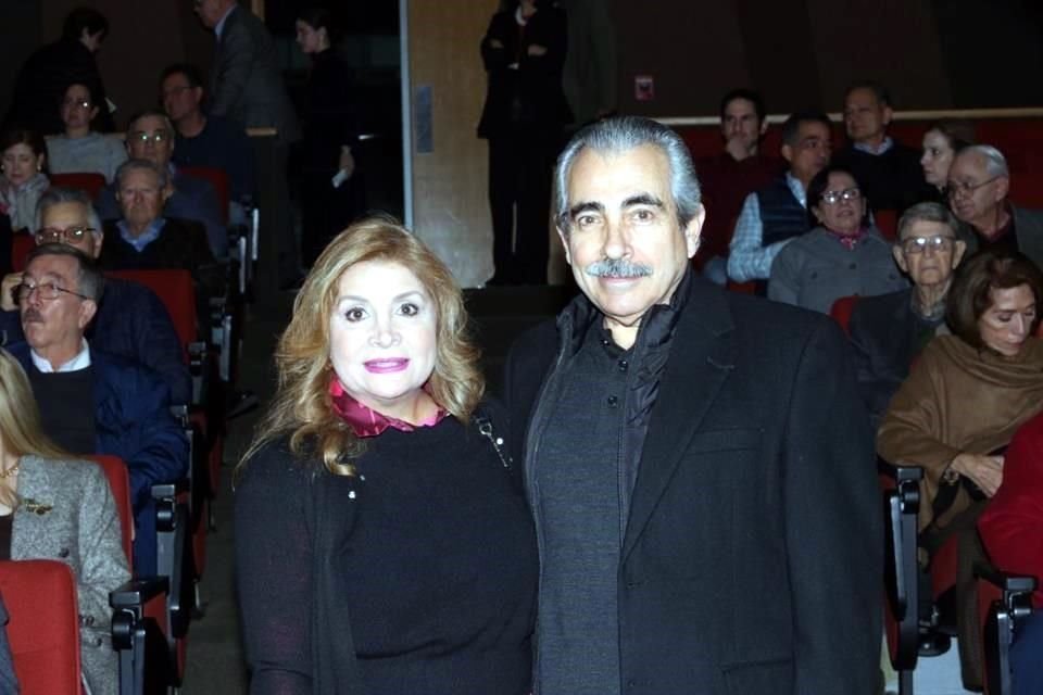 Claudia Chávez de García y Alejandro García