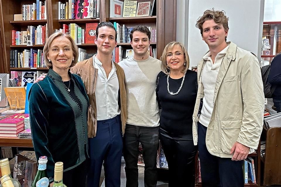 Tata Páez de De la Garza Evia, Johann Backhoff, René Becerra, María Clariond de De la Garza y David Belden