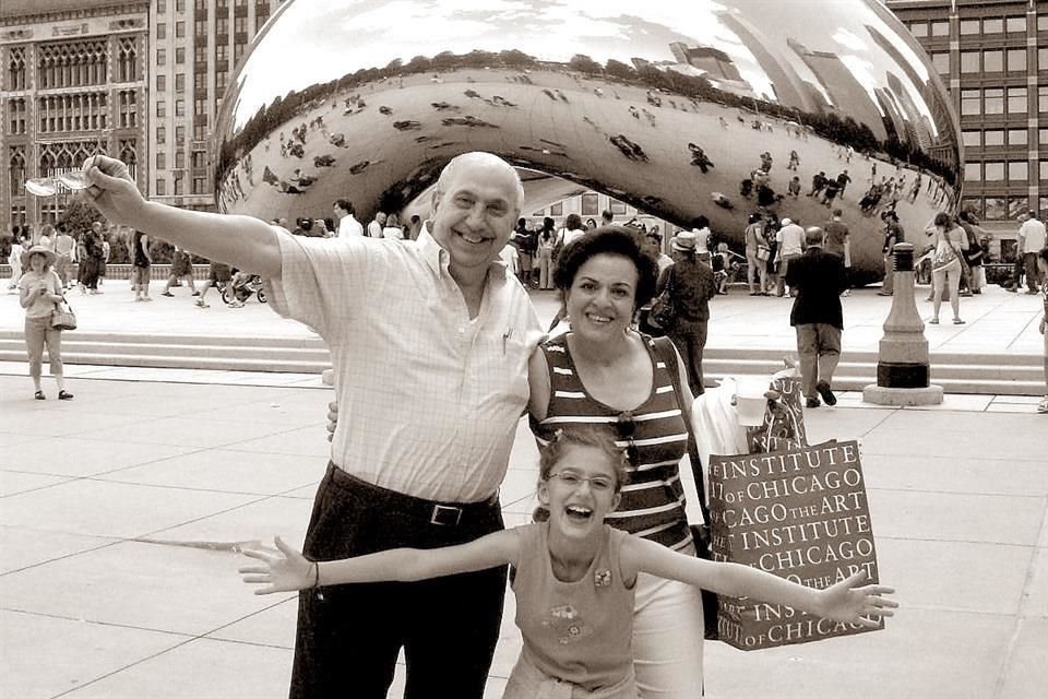 EN CHICAGO, ILLINOIS, JUNIO DEL 2008. Jesús Assad aparece con su esposa, Dorothy Canavati Kabande de Assad y su nieta Magaly María Martínez.