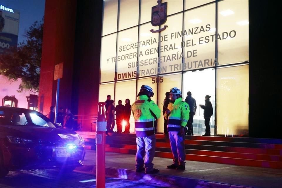 Autoridades estuvieron tres horas inspeccionando el inmueble y descartaron la presencia del explosivo.