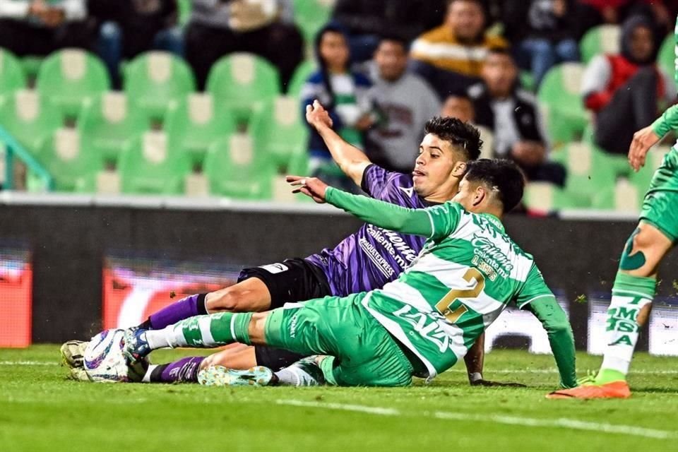 Los dos equipos salieron a 'matarse' a la cancha.