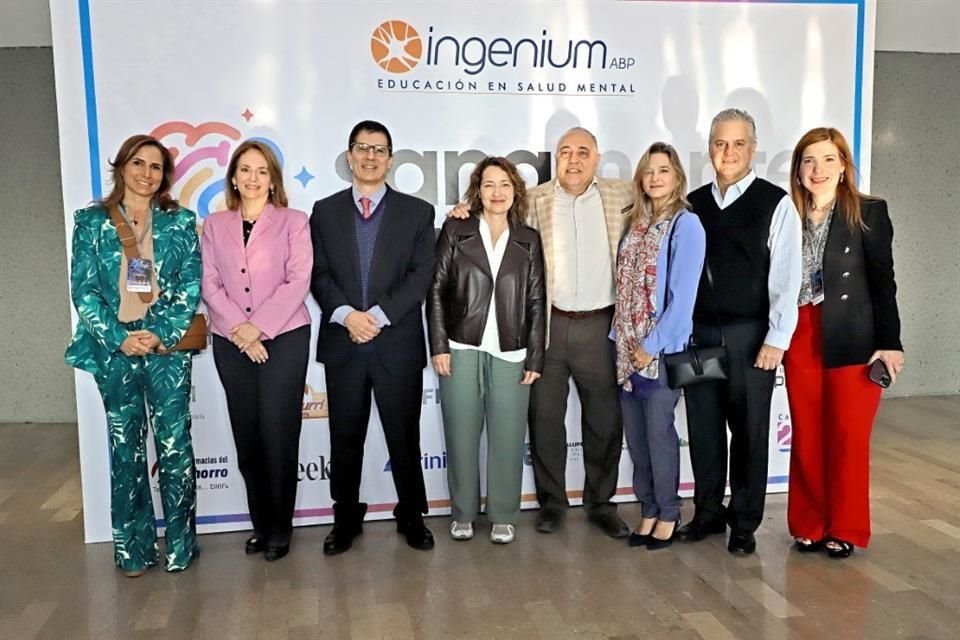 Cristina Canales, Tutuy Escámez, Hugo Garza, Cristina Cortés, Omar Kawas, Érika Polin de Escámez, Gonzalo Escámez y Cristina Montemayor