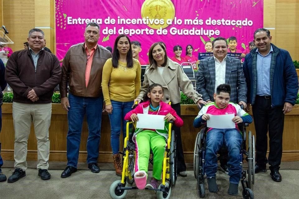 La Alcaldesa Cristina Díaz reconoció que por sexto año consecutivo los equipos de Guadalupe recibieron el Premio Leones.