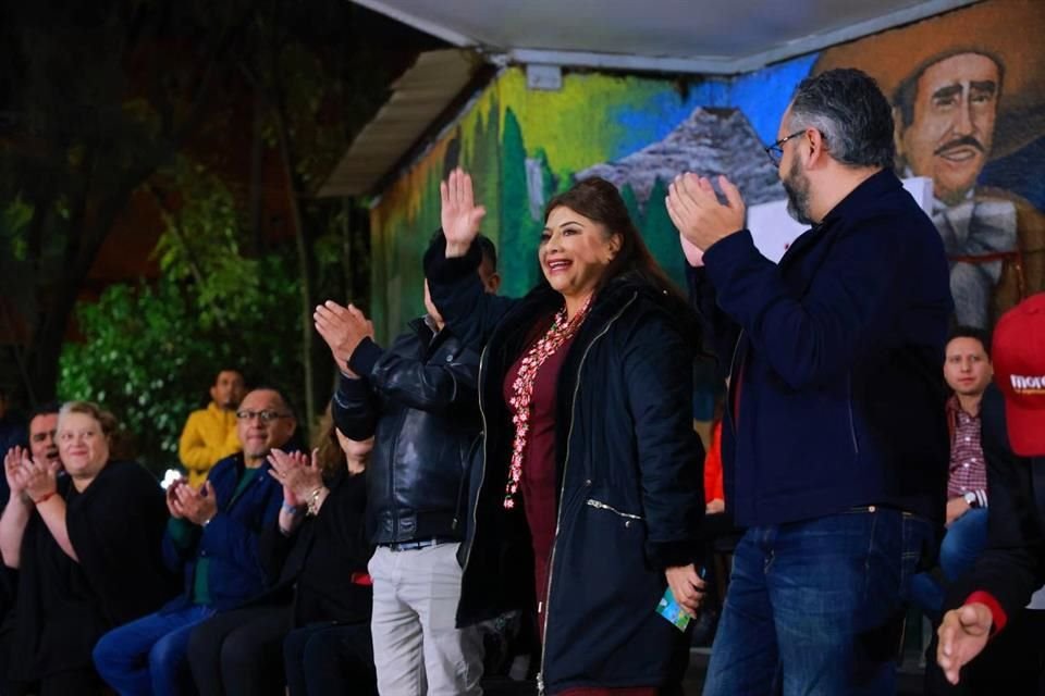 'Gusto saber que ayer la precandidata del gobierno espía usó un parque en la Alcaldía Benito Juárez, limpio, bien podado, iluminado, con velaria y seguridad pública', apuntó Taboada.