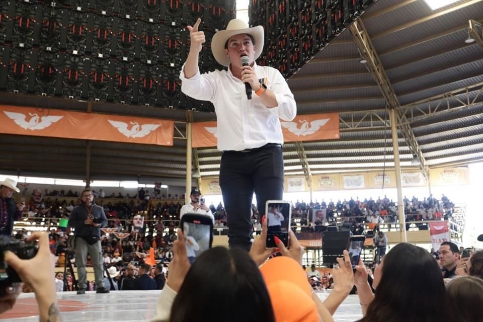 Samuel García abrió su discurso en el  Lienzo Charro de Tlajomulco entonando las primeras líneas de 'Ay, Jalisco, no te rajes'.