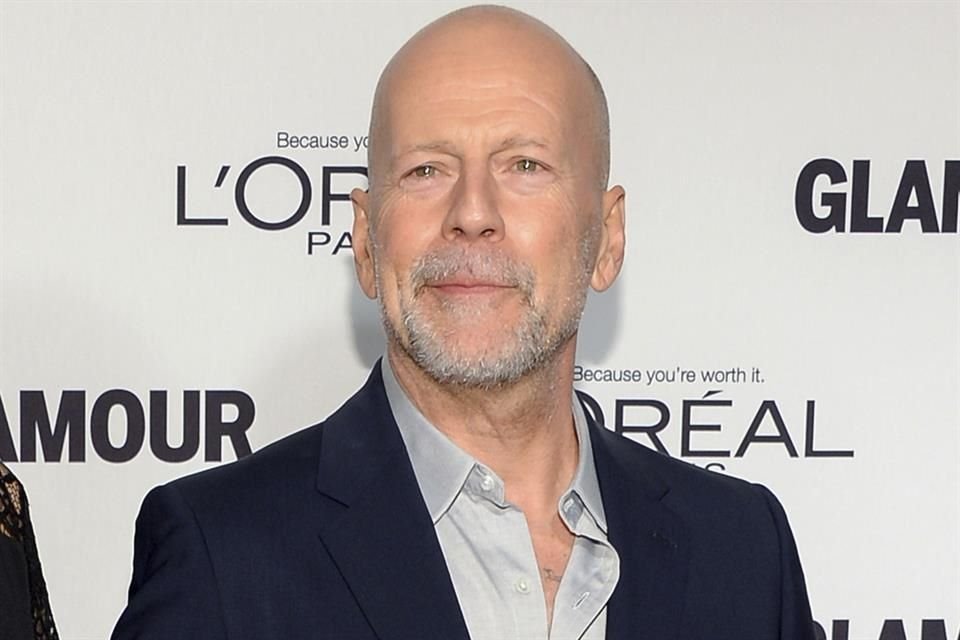 Scout, hija de Bruce Willis, subió a sus redes una foto y video del actor donde la toma de la mano, provocando conmoción en sus seguidores.