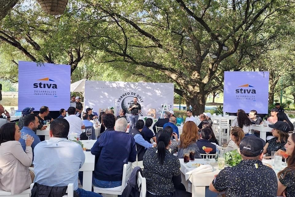 Vicepresidente de Grupo Stiva agradeció a los invitados por su asistencia al evento.