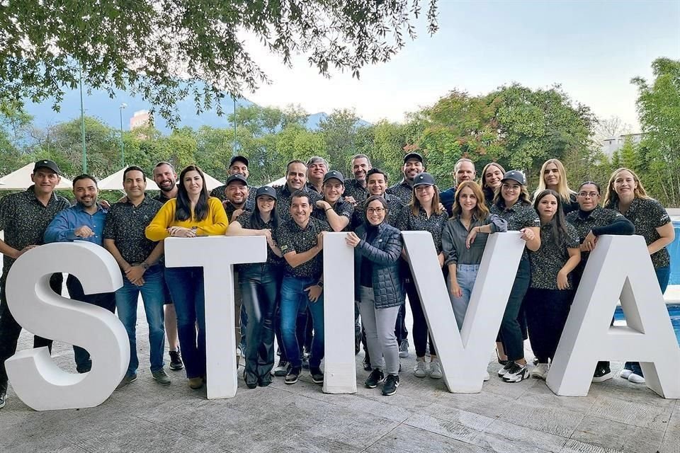 Colaboradores de Grupo Stiva en el Torneo de Golf Stiva 2023.