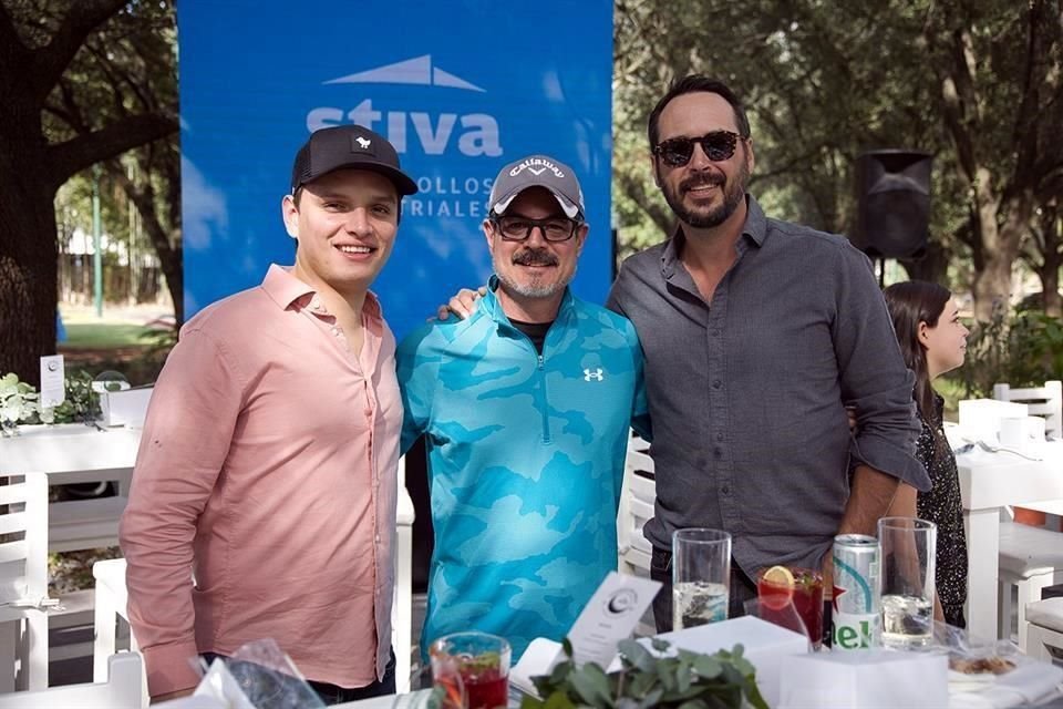 Héctor Ortega, de Citius AG; Carlos Alvarado, de Prodensa Select, y Ryan Pinion, de Citius AG, asistentes del Torneo Stiva 2023.