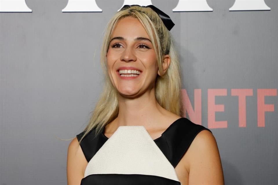 Cassandra Ciangherotti en la alfombra de 'Familia' en la Cineteca Nacional.