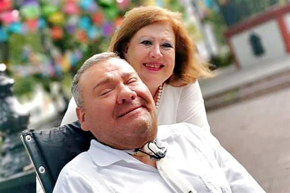 Juany Cantú y su hijo Juan Ángel Ruiz, en Marín, donde la familia radica.