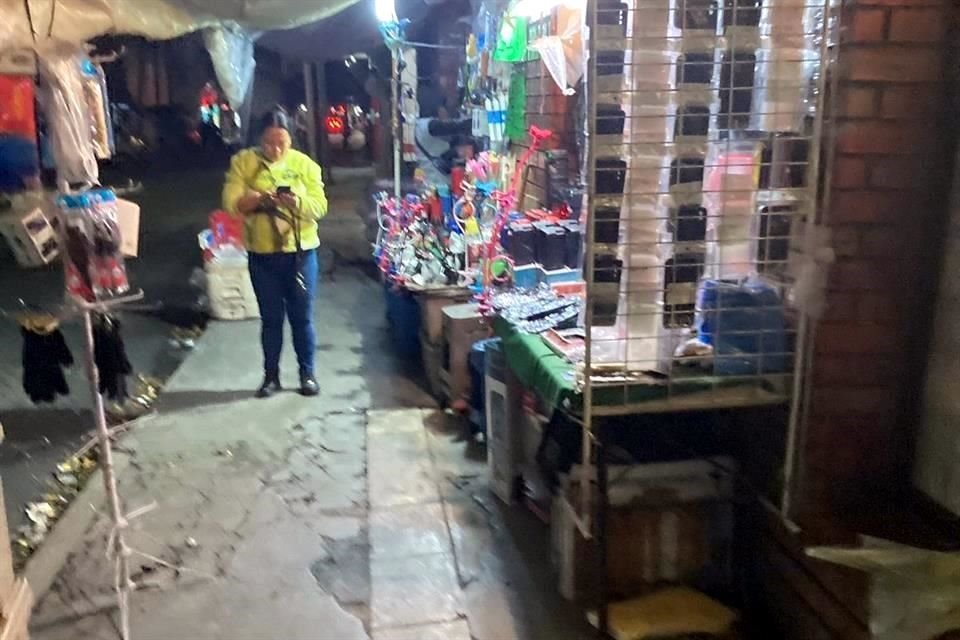 Los vendedores informales se multiplican en las calles del Centro durante las fiestas navideñas.