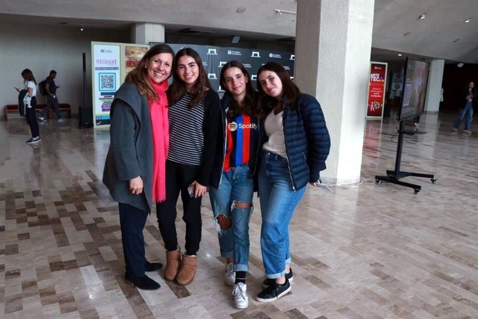 Ana Cecilia Cárdenas, Ana Isabel Irías, Inés Irías y María Irías