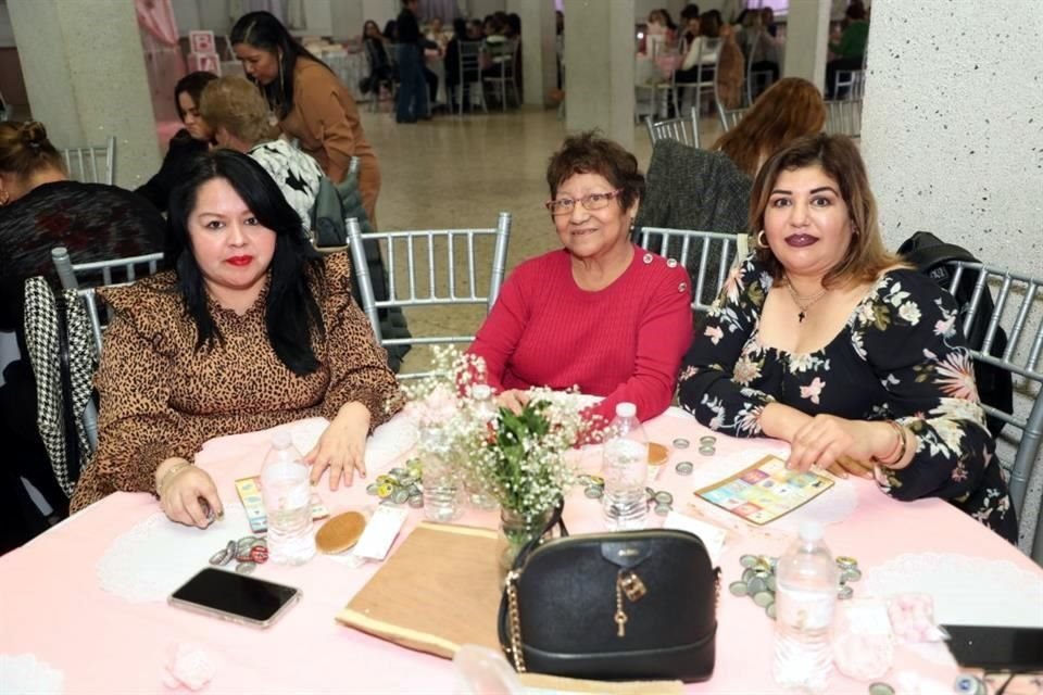 Martha Delia Villegas, María del Socorro Macareno y Kary Flores