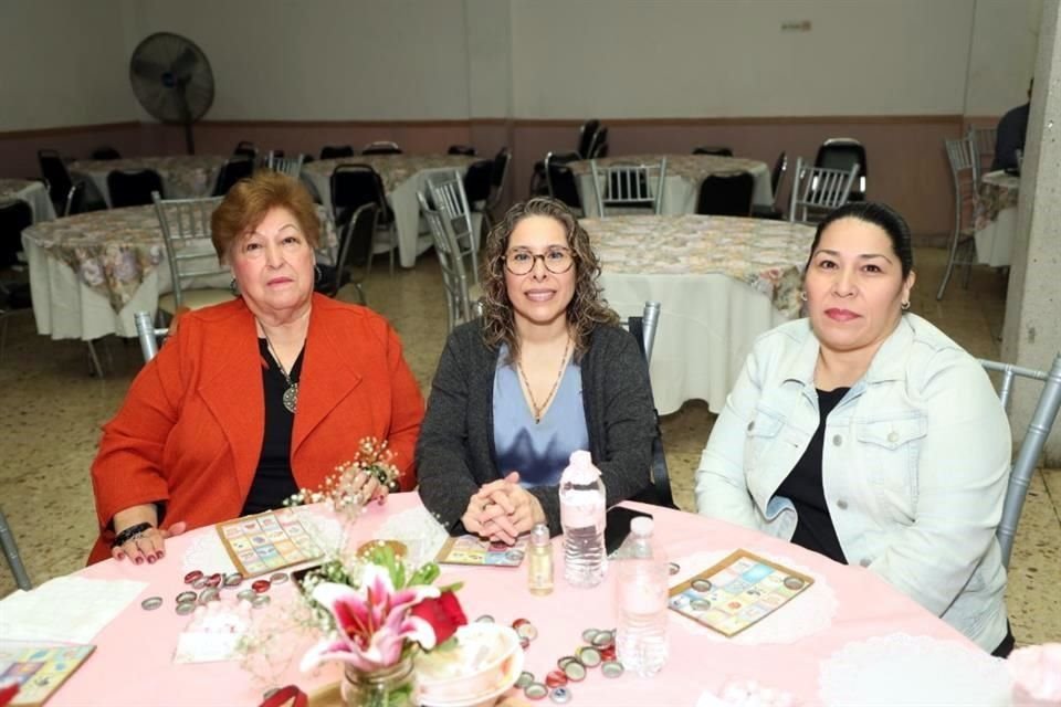 María de la Luz Salinas, Diane Macareno y Zaira Macareno