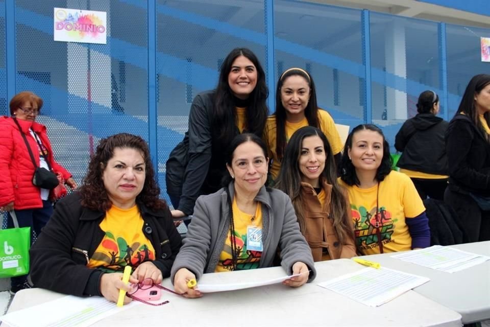 Lupita Herrera, Claudia Nira, Gabriela Quintanilla, Rocío García, Stephie Salazar y Ana Zapata