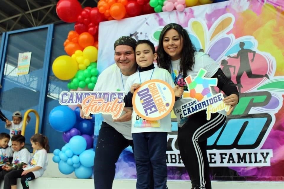 Tony Palacios, Fabrizio Palacios y Cecilia Saldívar