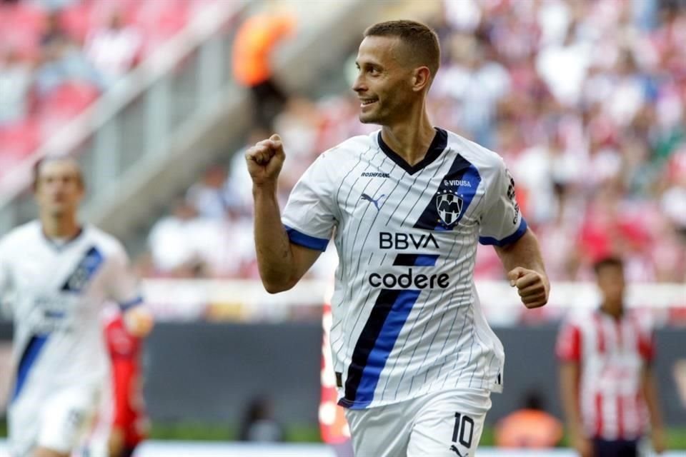 Sergio Canales aún no se recupera totalmente de su operación.