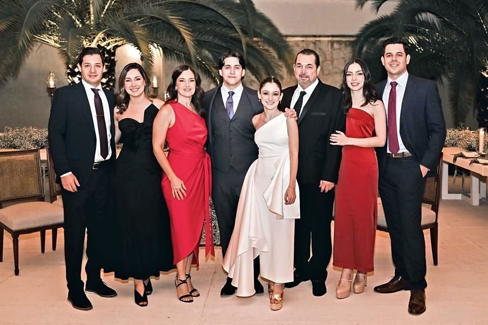 FAMILIA DE LA NOVIA. Gabriel Flores, Daniela Guerra de Flores, Olga Silvia Cavazos de Guerra, LOS NOVIOS, Miguel Guerra Escamilla, Bárbara Guerra Cavazos y Guillermo Enríquez