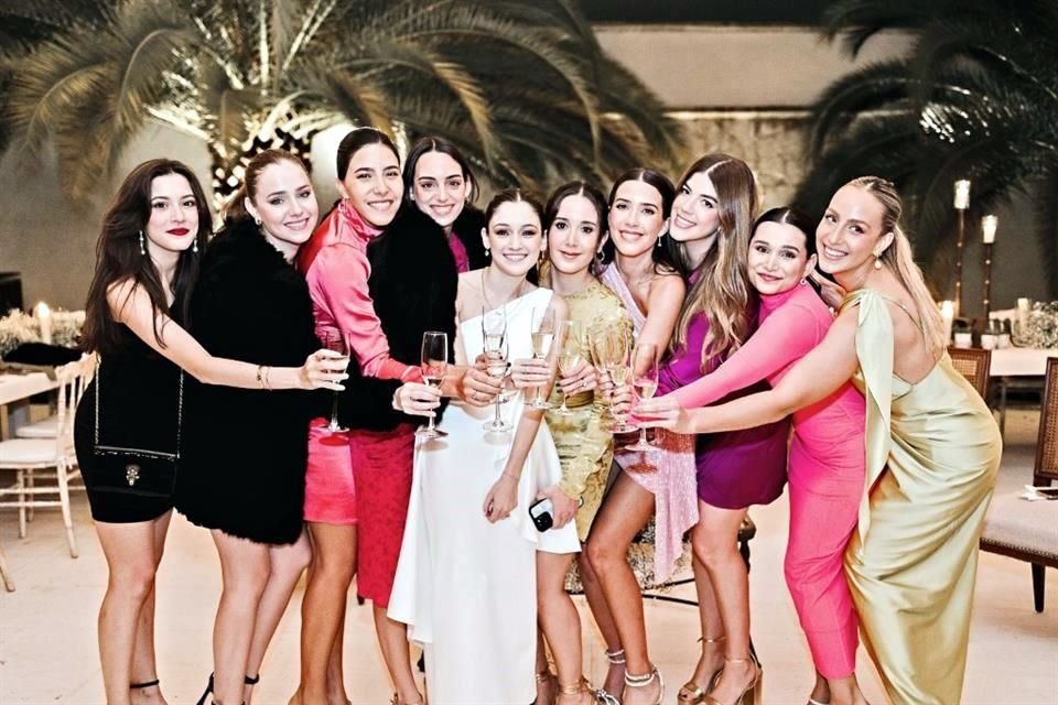 Cordelia Alanís, Cristina Maiz, Eugenia Lozano, Dora López, LA NOVIA, Paulina Martínez, Fernanda Lozano, Regina Martínez, Maries Garza y Mónica Troncoso