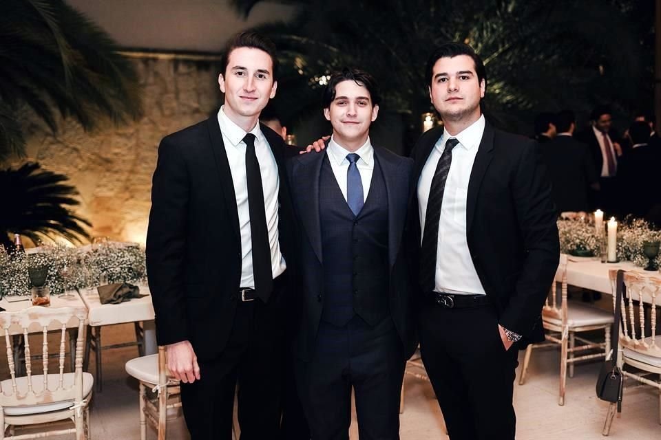 El novio con sus testigos, Alejandro Odriozola y Gabriel Martínez