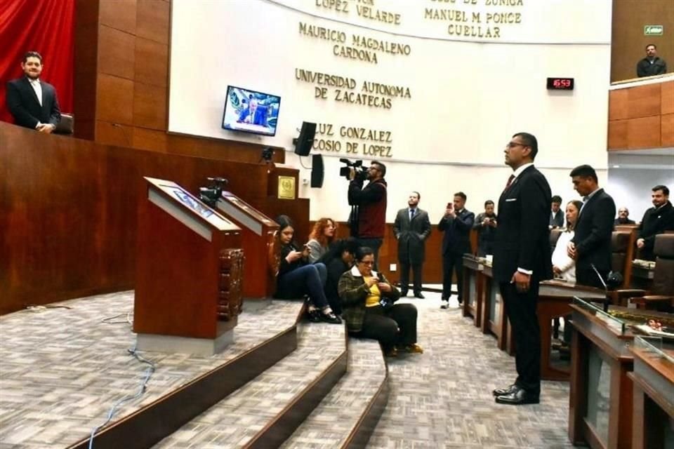 Cristian Paul Camacho Osnaya, ex delegado de FGR en Zacatecas, tomó protesta como nuevo Fiscal estatal este 29 de noviembre.