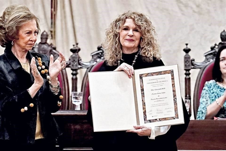 Gioconda Belli recibió el Premio Iberoamericano de Poesía de la Reina Sofía de España, en la Universidad de Salamanca.