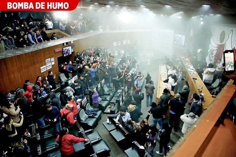 En el Congreso se soltó el gas de un extintor, que algunos identificaron como una bomba de humo.