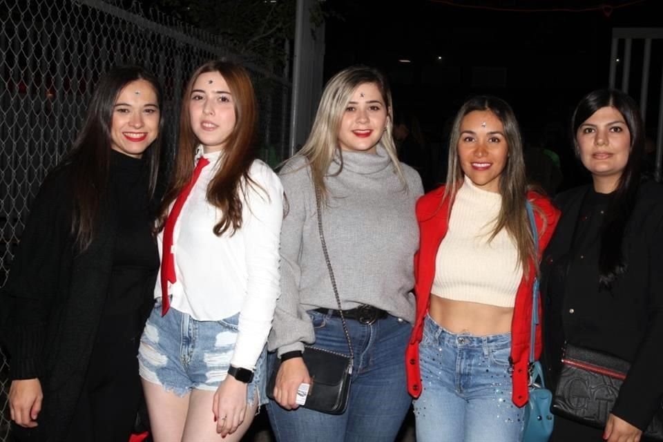 Cinthya Valdez, Lucía Valdez, Alicia Valdez, Mayela Moreno y Karen Hernández