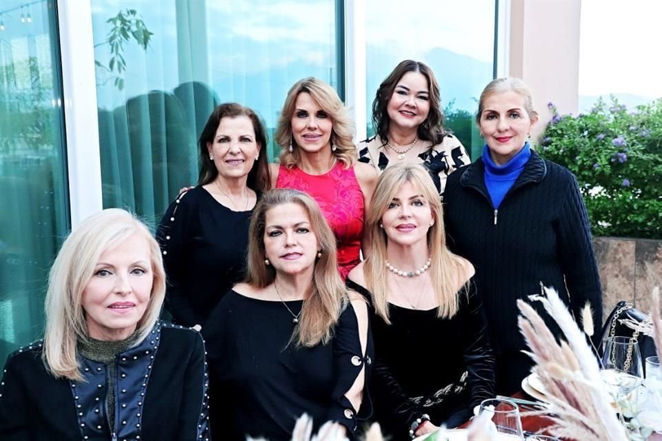 Lorena Ibarra, Claudia Ibarra, Beatriz Rubio, Miriam Ibarra, Consuelo Ibarra, Bárbara Ibarra y Catalina Ibarra