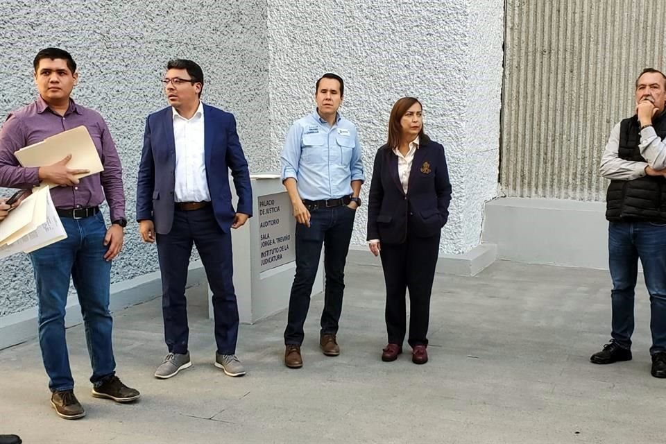 Encabezados por Daniel Carrillo y Cristina Díaz, los alcaldes presentaron la controversia.