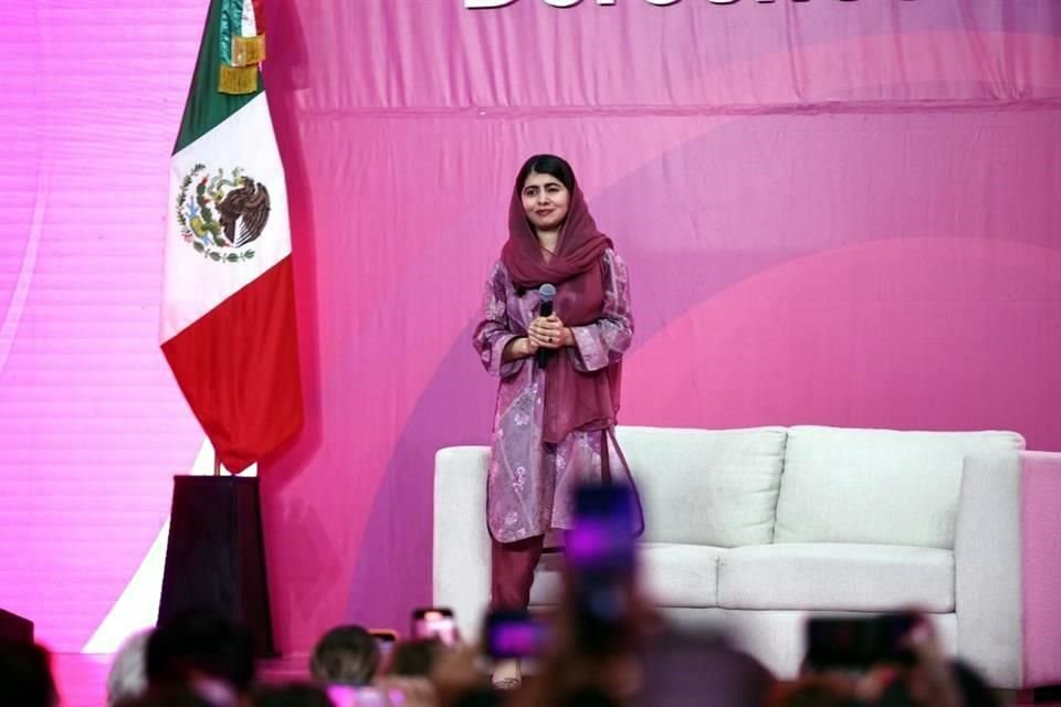 En 2013, fundó junto con su padre el Fondo Malala, que sensibiliza sobre efectos sociales y económicos de la educación de las niñas.