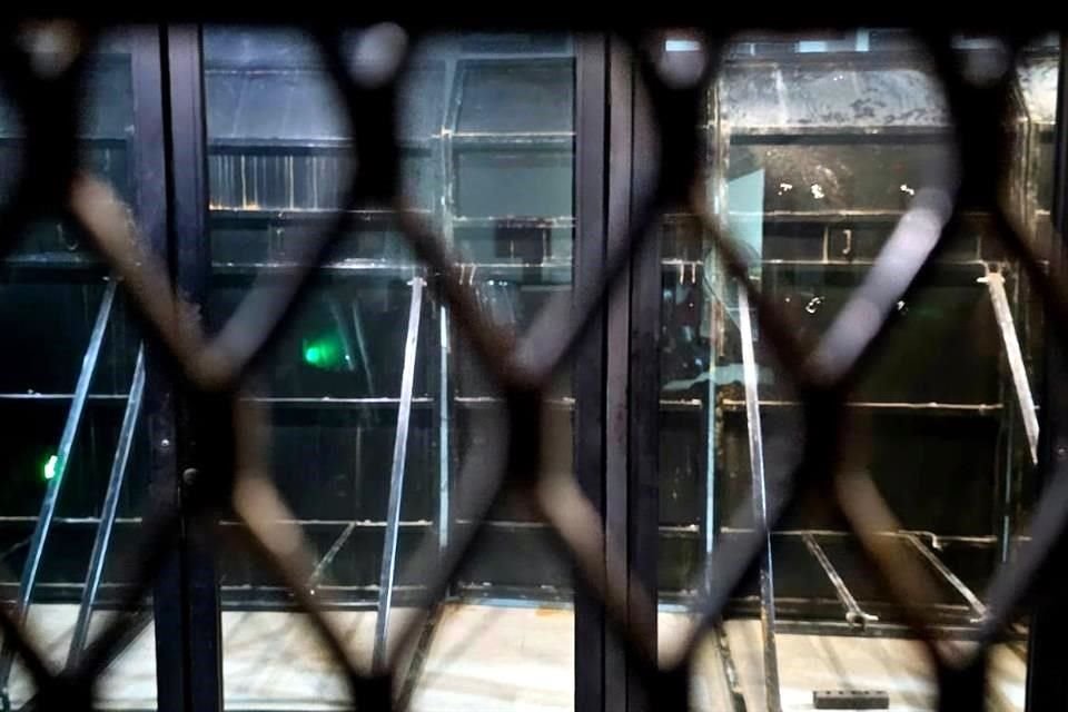 Aunque esta instalación tuvo un blindaje doble pues se colocó doble escudo metálico, dentro y fuera de la sede.
