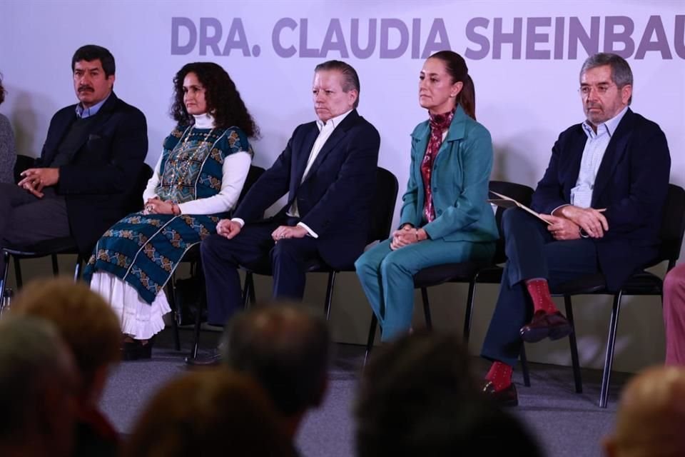 Zaldívar se sumó al equipo de Claudia Sheinbaum.