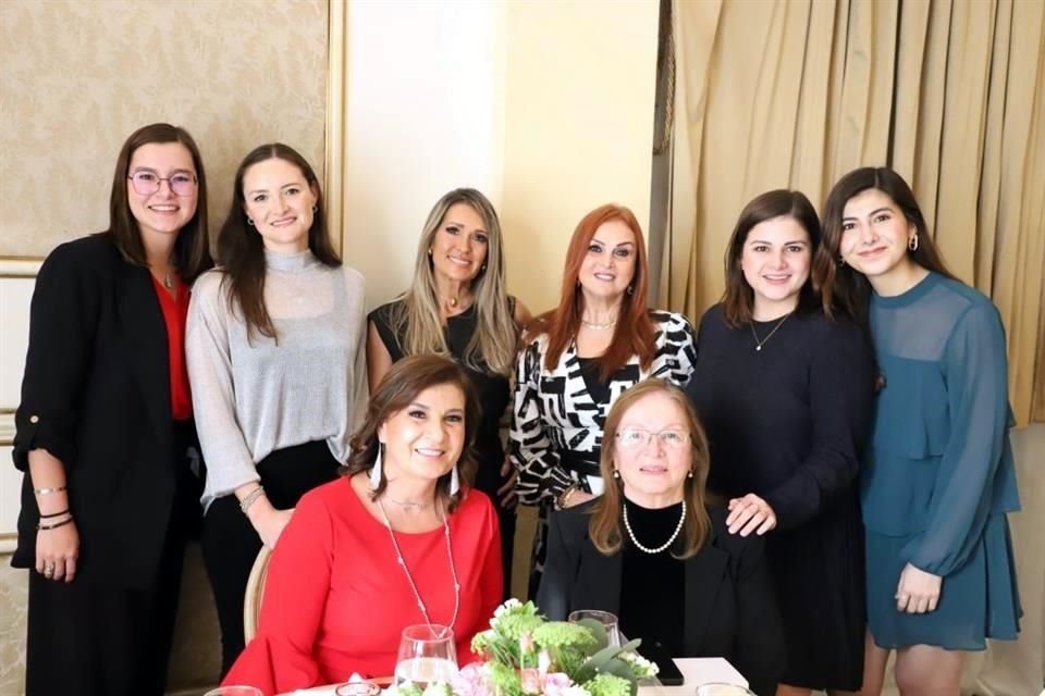 María Julia Garza, Mireya Dávila, Marisela de Montemayor, Mireya de Dávila, Ana Cecilia Garza, Verónica Garza, Bety Garza y Ricky De Lozano