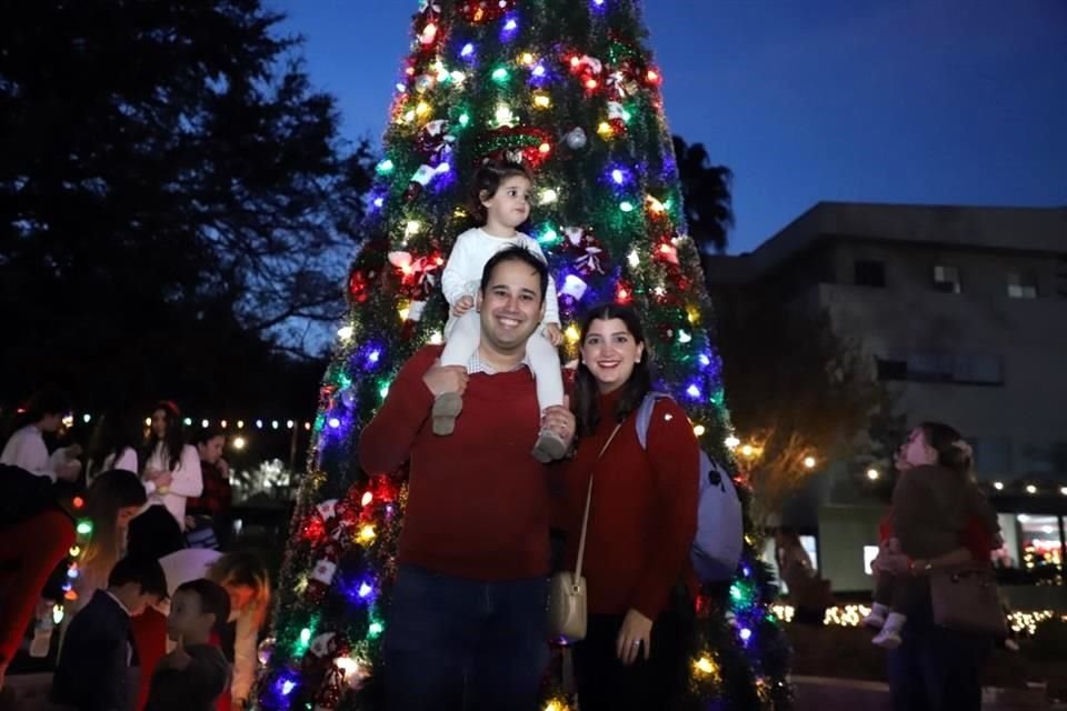 Esteban González, Luciana González y Martha Garza