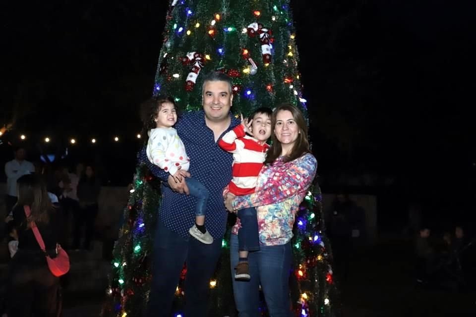 Carolina González, Daniel González, Benjamín González y Diana Lozano