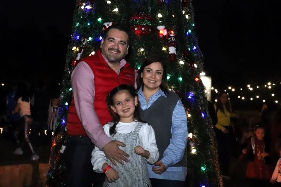 Ricardo Ortega, Julieta Ortega y Wendy de los Santos