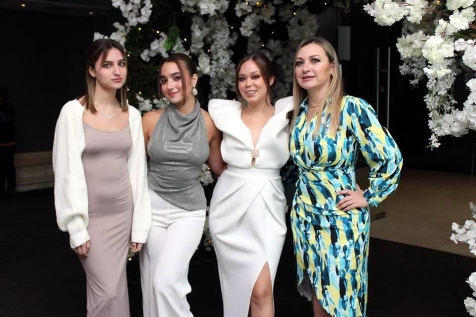Danna González, Silvia Algara, Sara García y Pamela González
