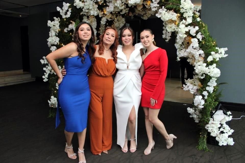 Diana García, Marisol Cabriales, Sara García y Alondra García
