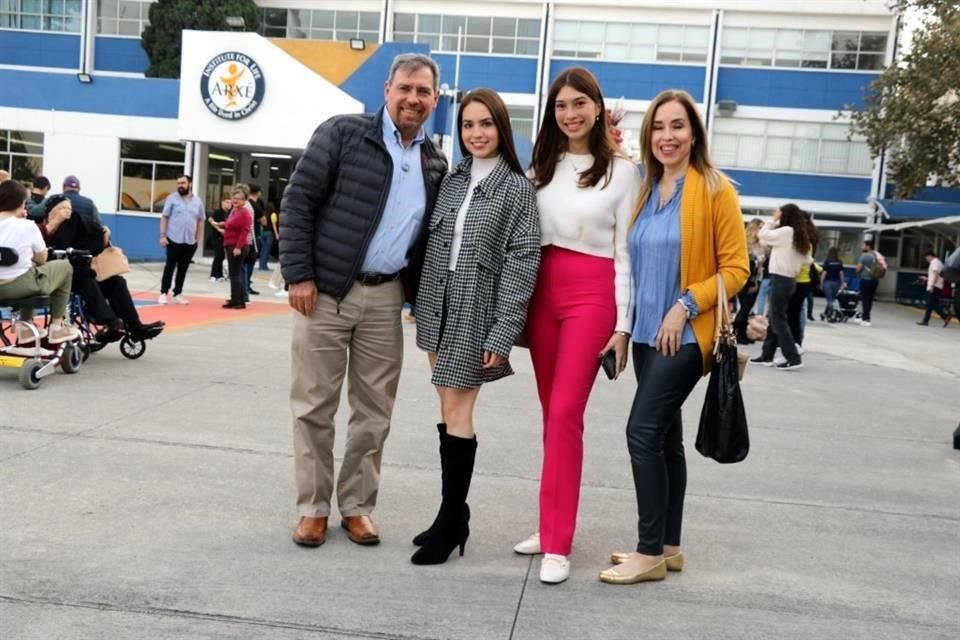 José Elizondo, Valeria Elizondo, Cassandra Elizondo y Laura de Elizondo