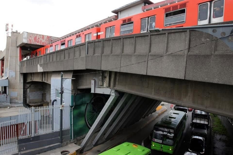 Debido a los hundimientos, la velocidad de los convoyes se ha reducido a 10 kilómetros por hora.