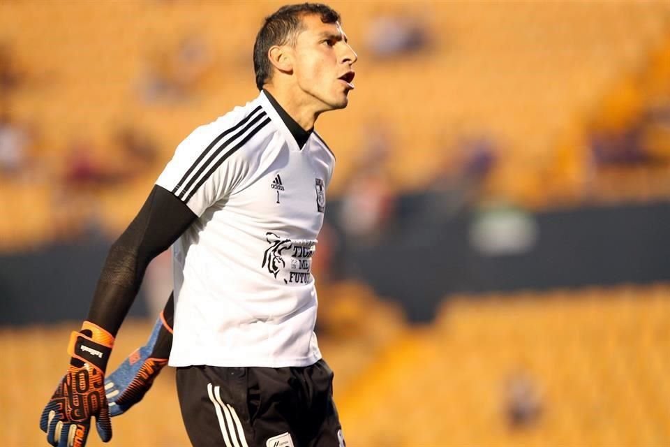 Nahuel Guzmán le deseó suerte a su compatriota Esteban Andrada, nuevo arquero de Rayados.