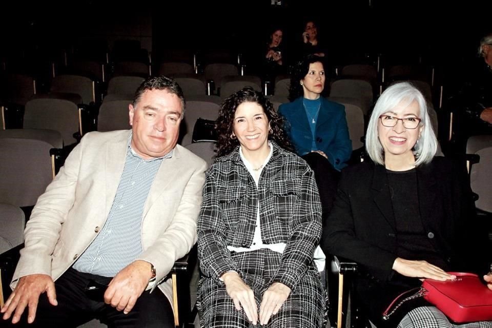 Alberto Briones, Rosy Bustuindi y Rosy Sanchez